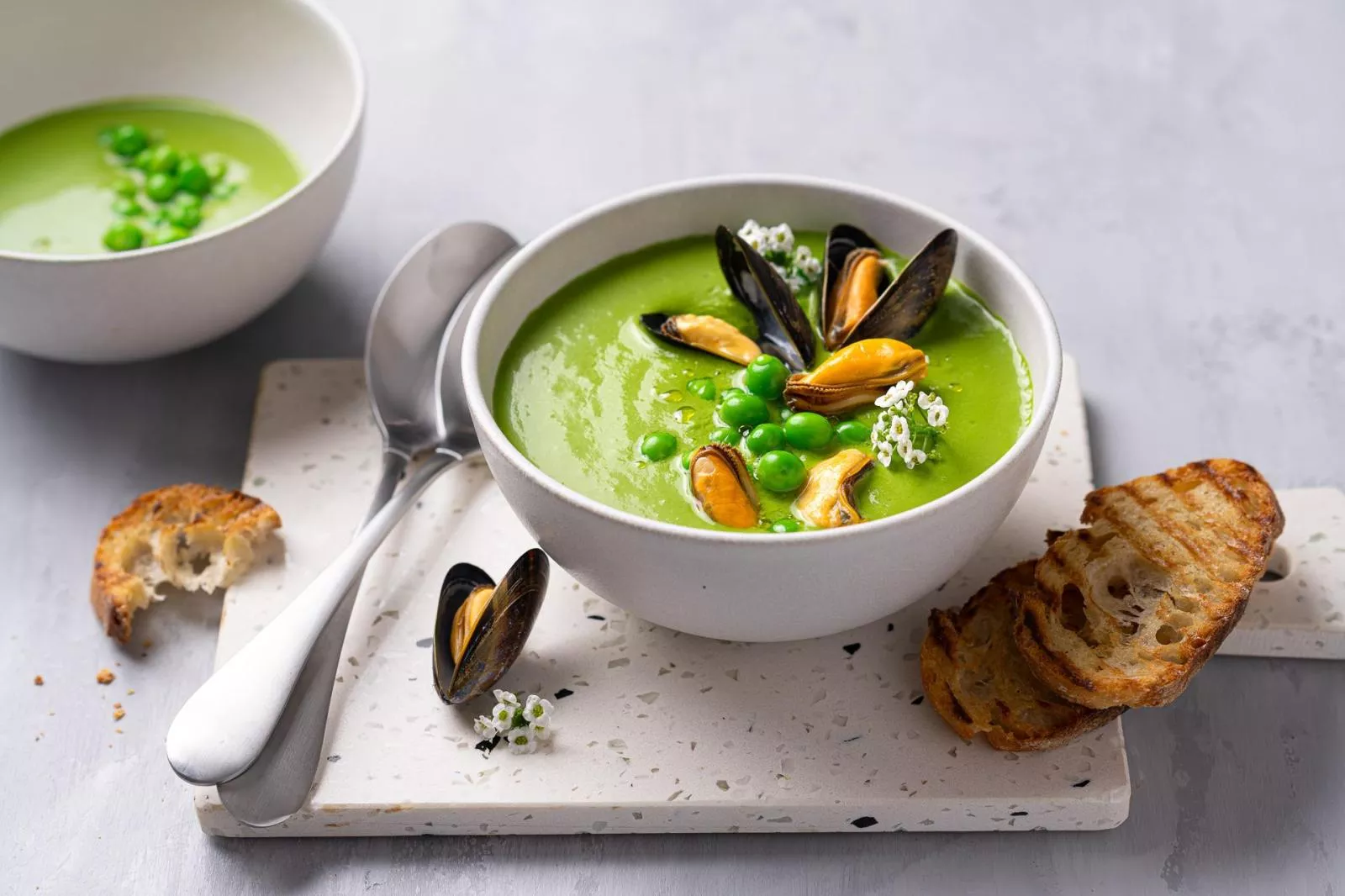 Les moules en Gaspacho, une recette originale et rafraîchissante.